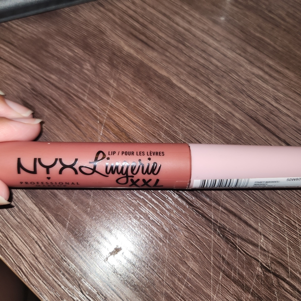 Lip Lingerie XXL Long-Lasting Matte Liquid Lipstick in Strip'd Down